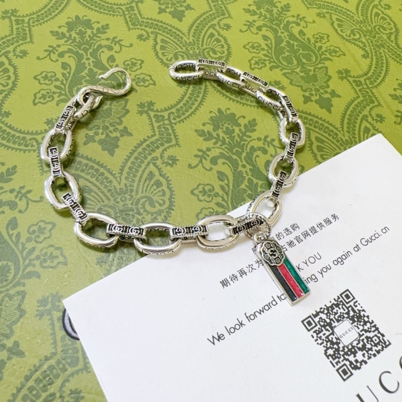 G*u*i bracelets